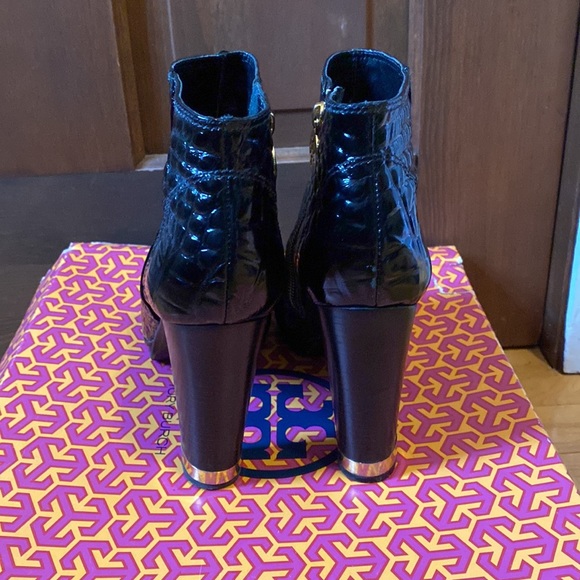 Tory Burch Leigh Black Patent Leather Croc Quilted Bootie Gold Hardware 9.5 - Picture 4 of 8